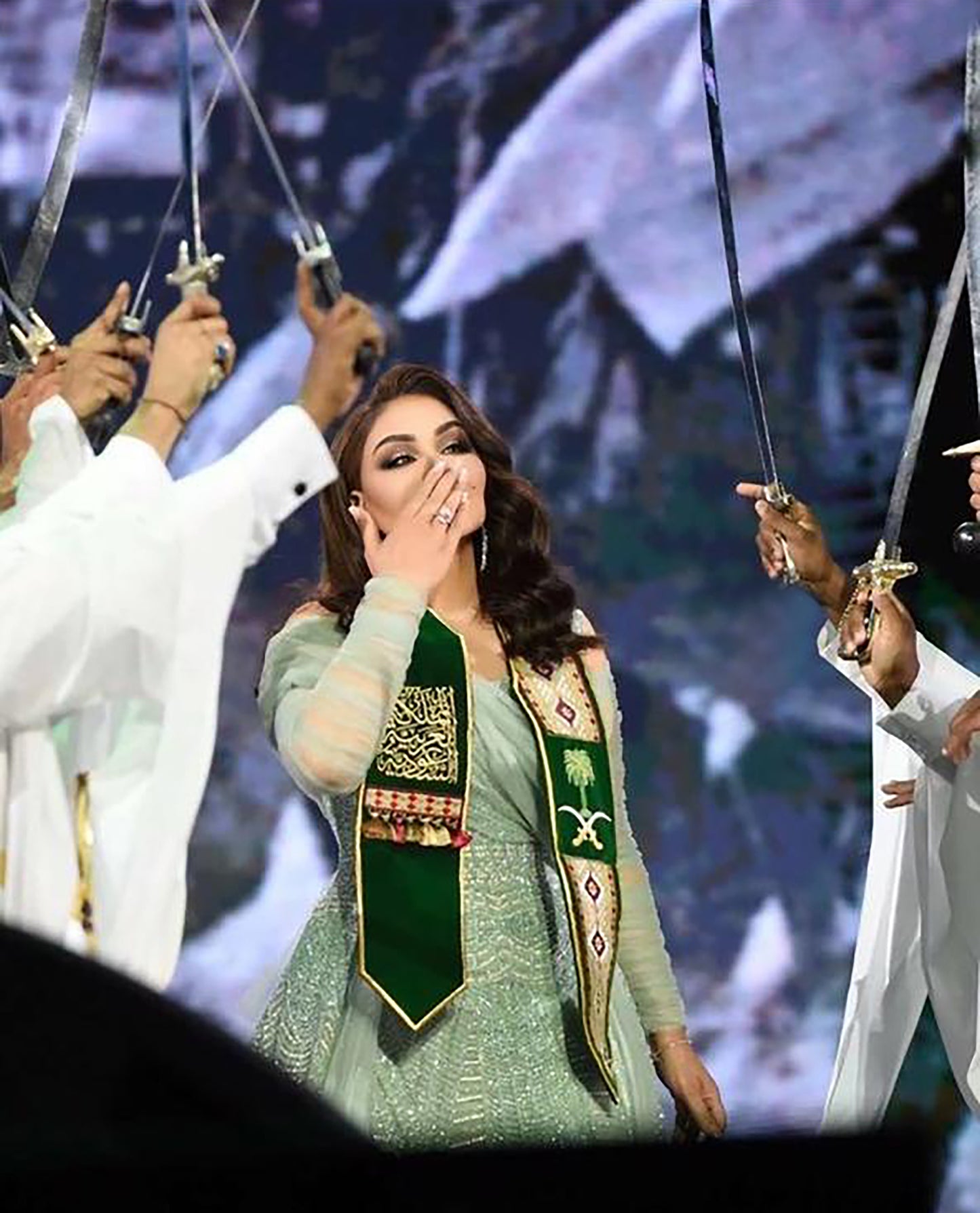 Luxurious Saudi Scarf