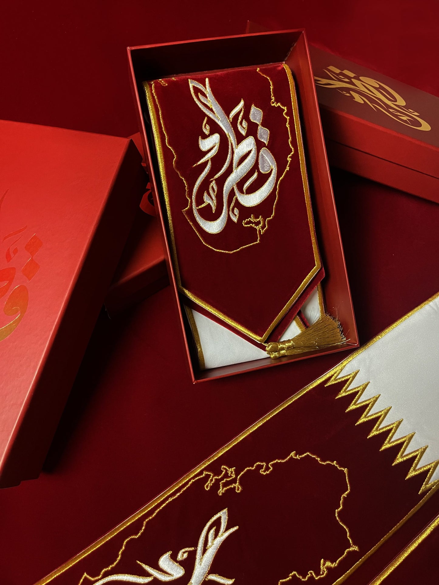 شال العنابي